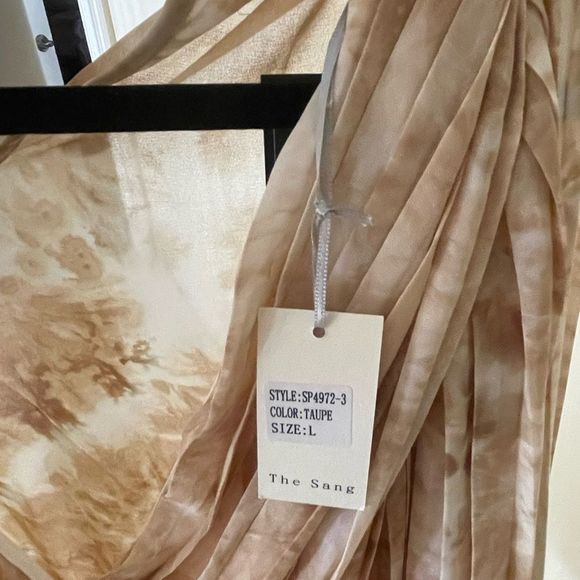 Romper - Picture 2 of 3